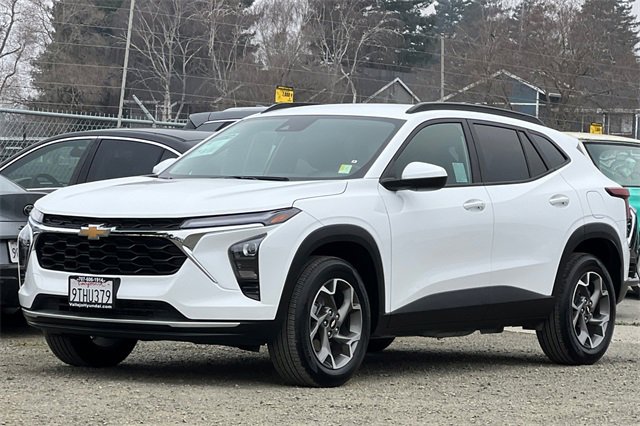 Used 2025 Chevrolet Trax LT w/ LT Convenience Package image 11