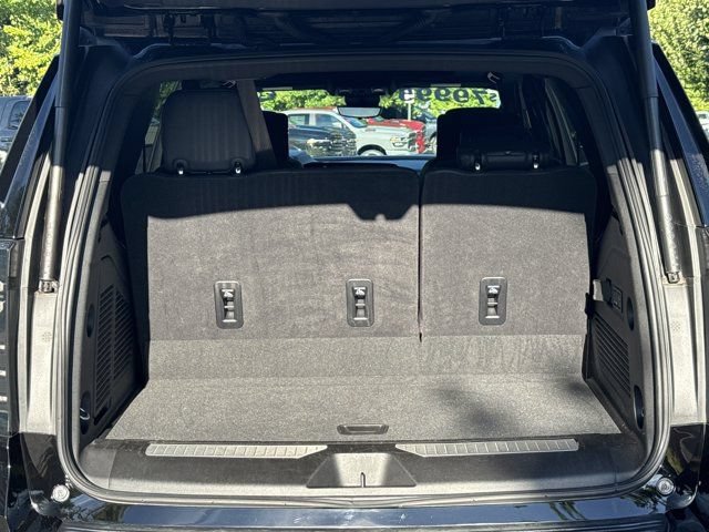 Used 2025 Chevrolet Tahoe High Country AWD/4WD image 22
