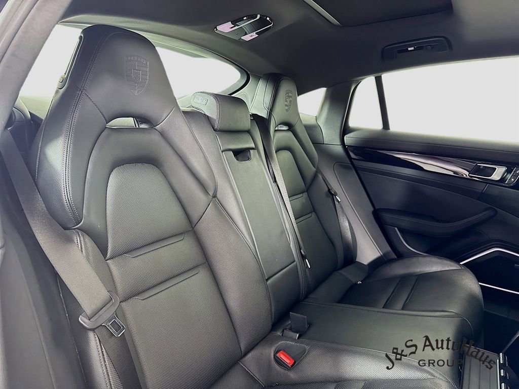 Used 2022 Porsche Panamera Platinum Edition image 34