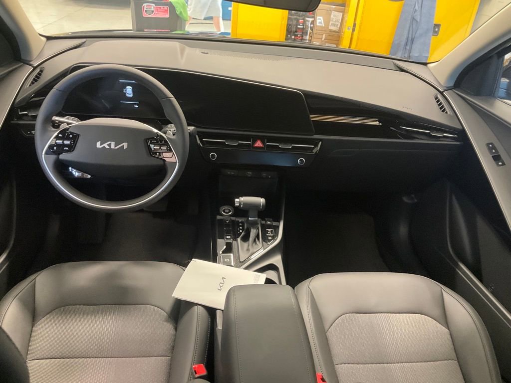 Certified 2025 Kia Niro EX image 14