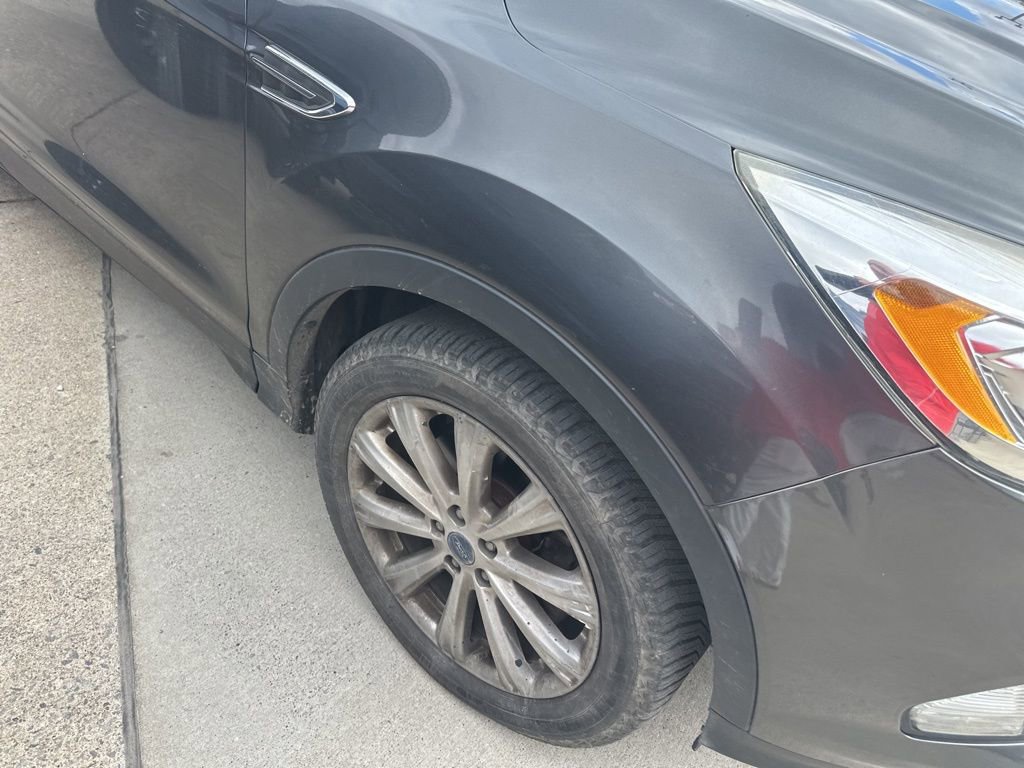 Used 2017 Ford Escape Titanium image 4