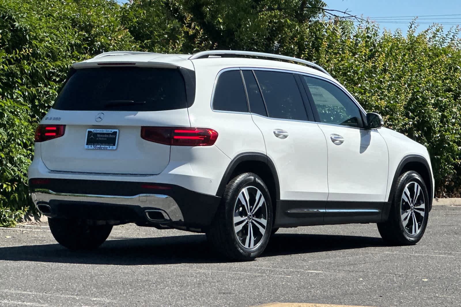 New 2026 Mercedes-Benz GLB 250 image 3
