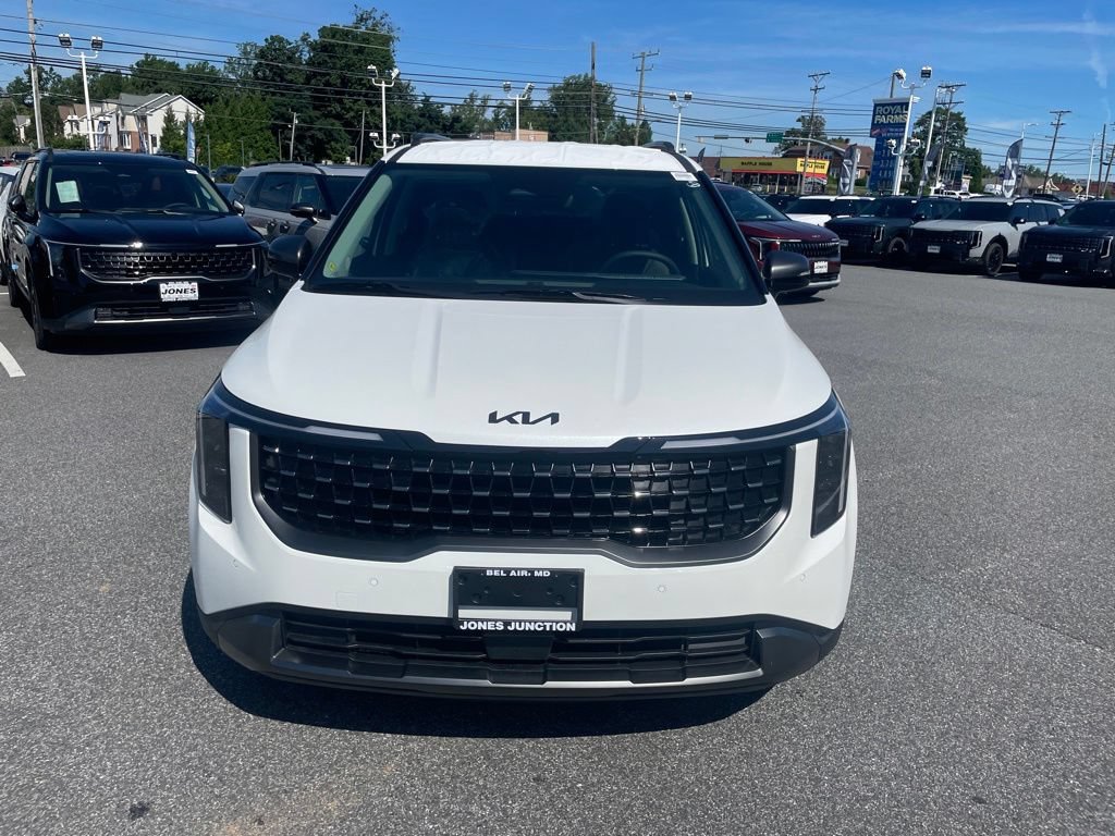 New 2027 Kia Carnival EX FWD image 3