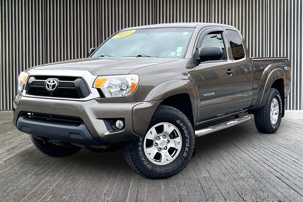 Used 2013 Toyota Tacoma 4x4 Access Cab V6 w/ TRD Off-Road Pkg image 2