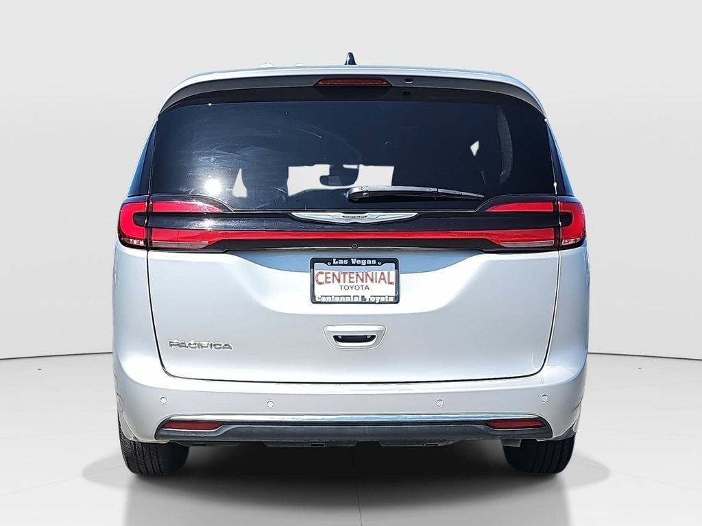 Used 2024 Chrysler Pacifica Touring-L FWD image 6