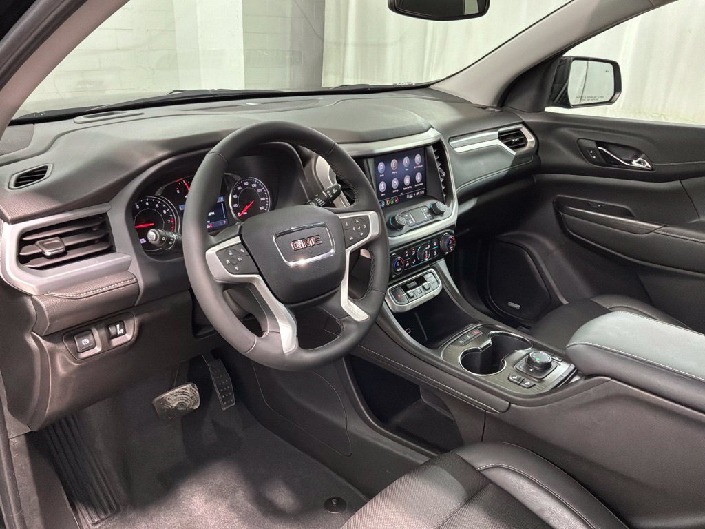 Used 2023 GMC Acadia SLT w/ Elevation Edition FWD image 17