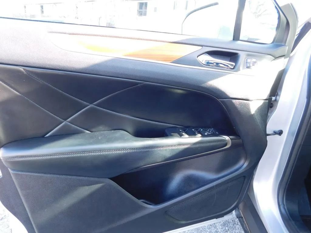 Used 2018 Lincoln MKC Reserve w/ Lincoln MKC Climate Package image 15