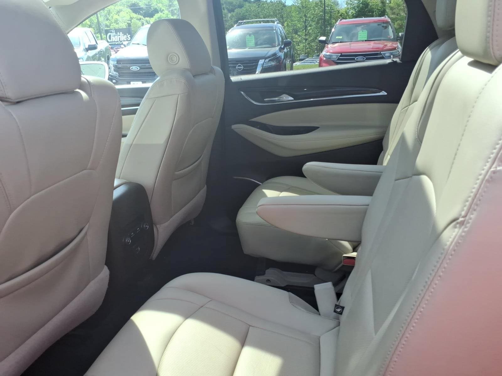 Used 2020 Buick Enclave Essence FWD image 8