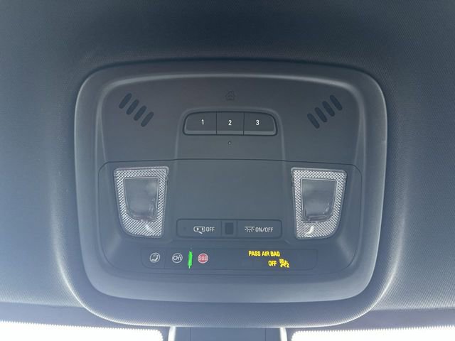 Used 2023 Chevrolet Traverse LT image 19