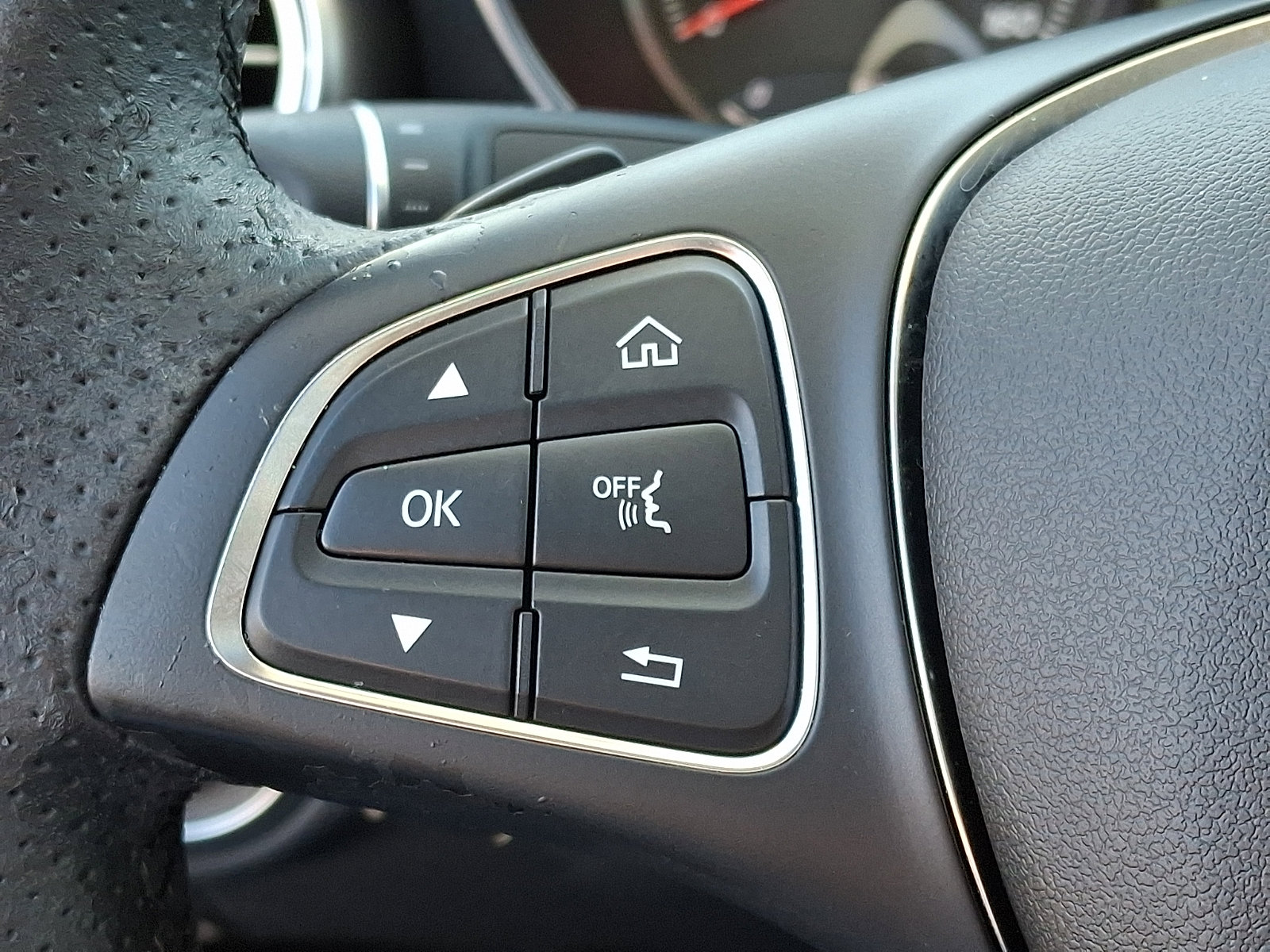 Used 2018 Mercedes-Benz C 300 4MATIC Sedan image 21