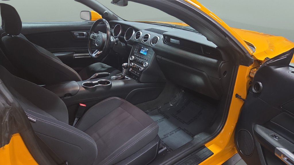 Used 2018 Ford Mustang Coupe RWD image 19