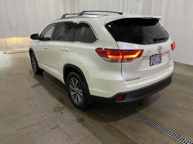 Certified 2017 Toyota Highlander XLE image 6