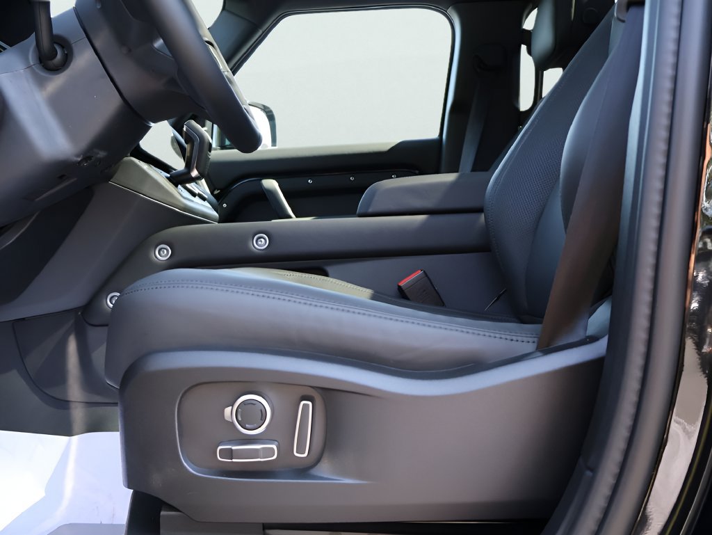 New 2026 Land Rover Defender 130 X-Dynamic SE AWD/4WD image 38