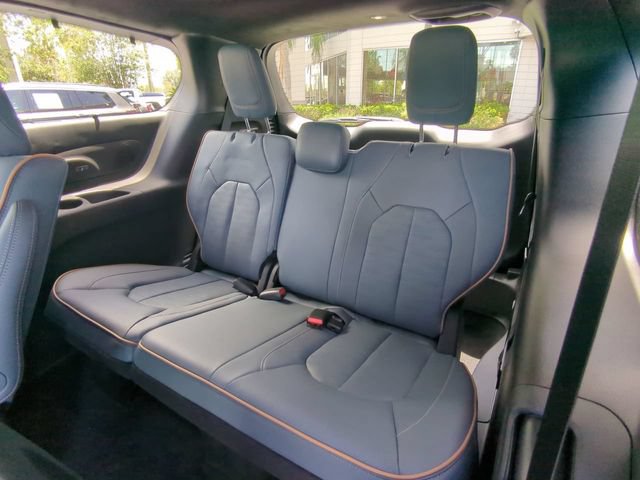 New 2027 Chrysler Pacifica Pinnacle w/ Theater Group AWD/4WD image 16