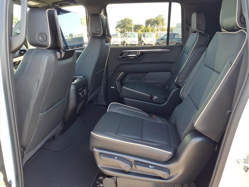 New 2026 Chevrolet Suburban Premier image 12