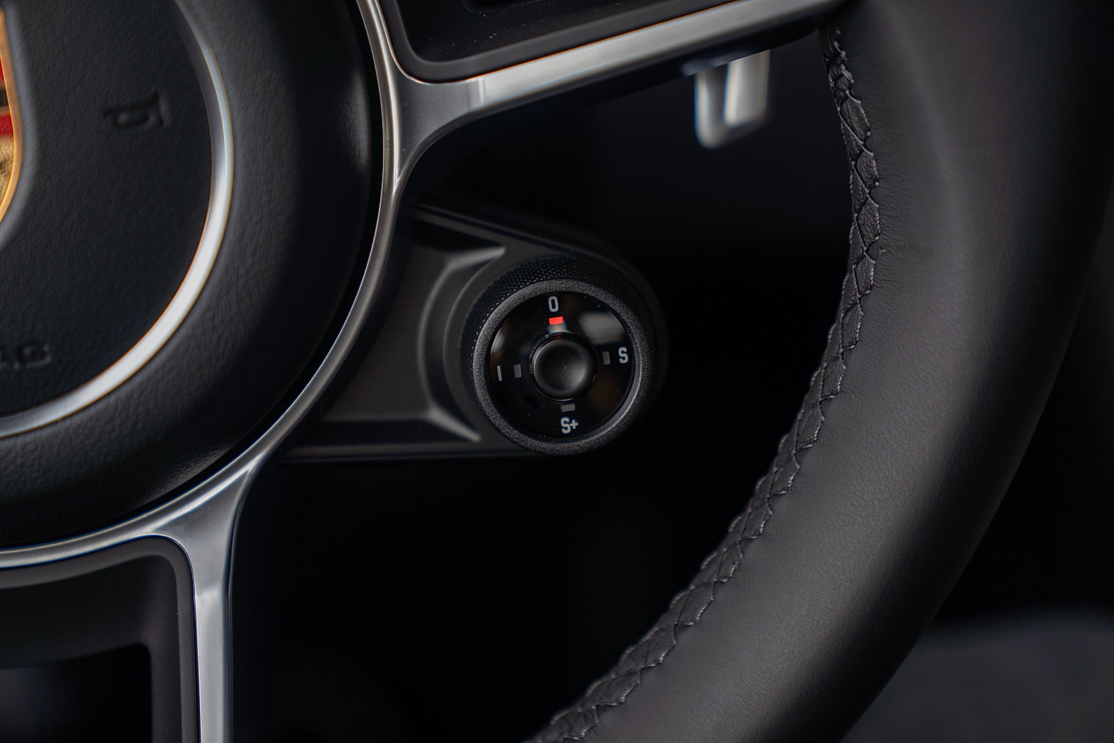 Used 2025 Porsche 718 Cayman RWD image 9