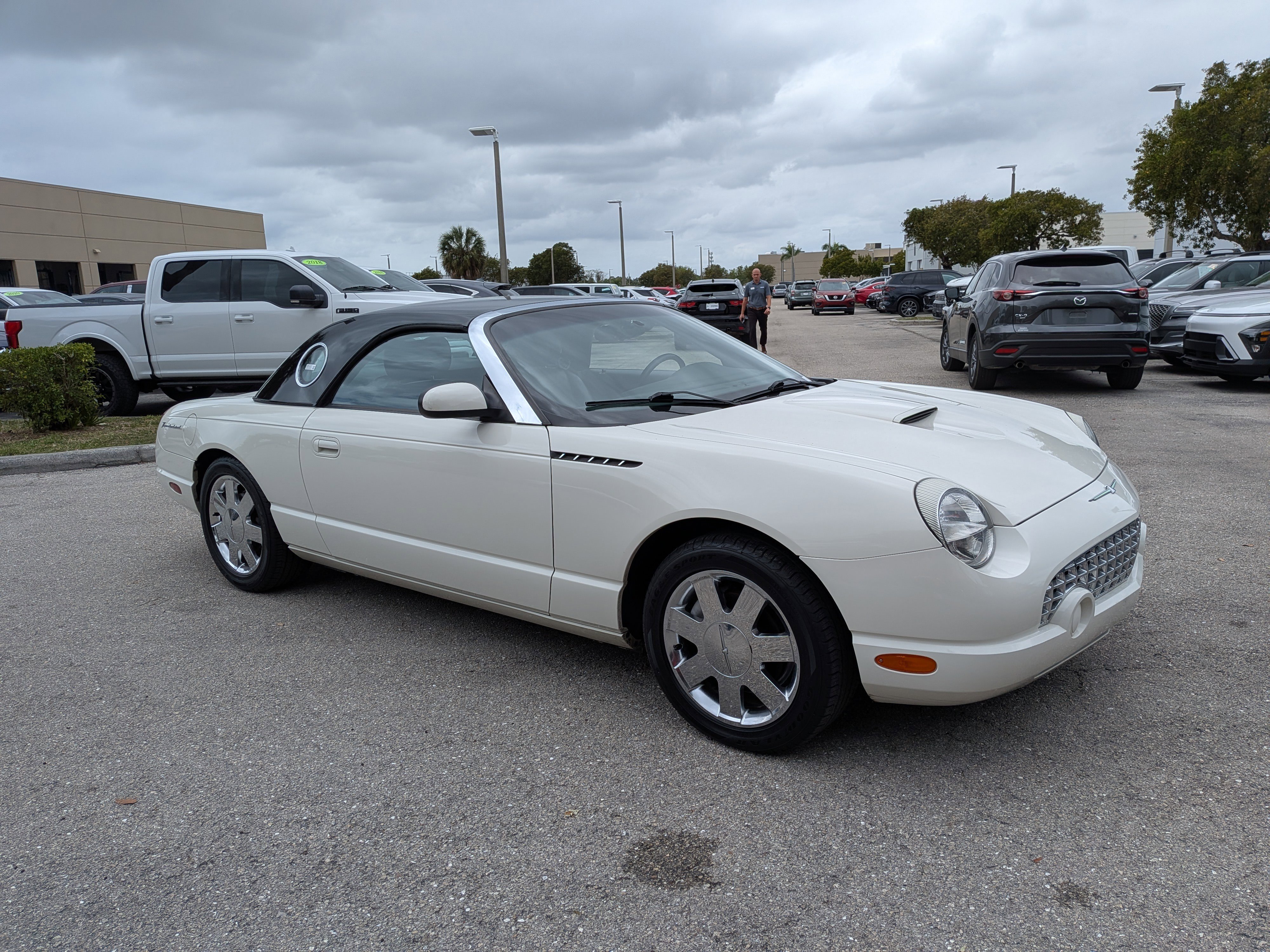 Used 2002 Ford Thunderbird image 2
