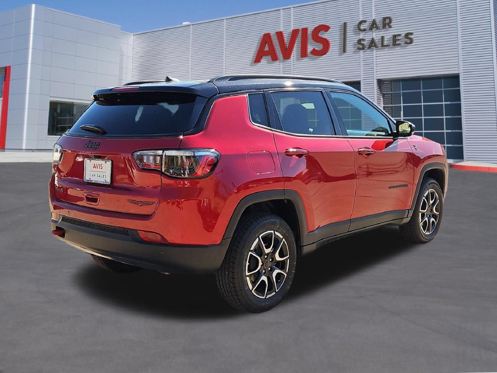 Used 2025 Jeep Compass Trailhawk AWD/4WD image 6