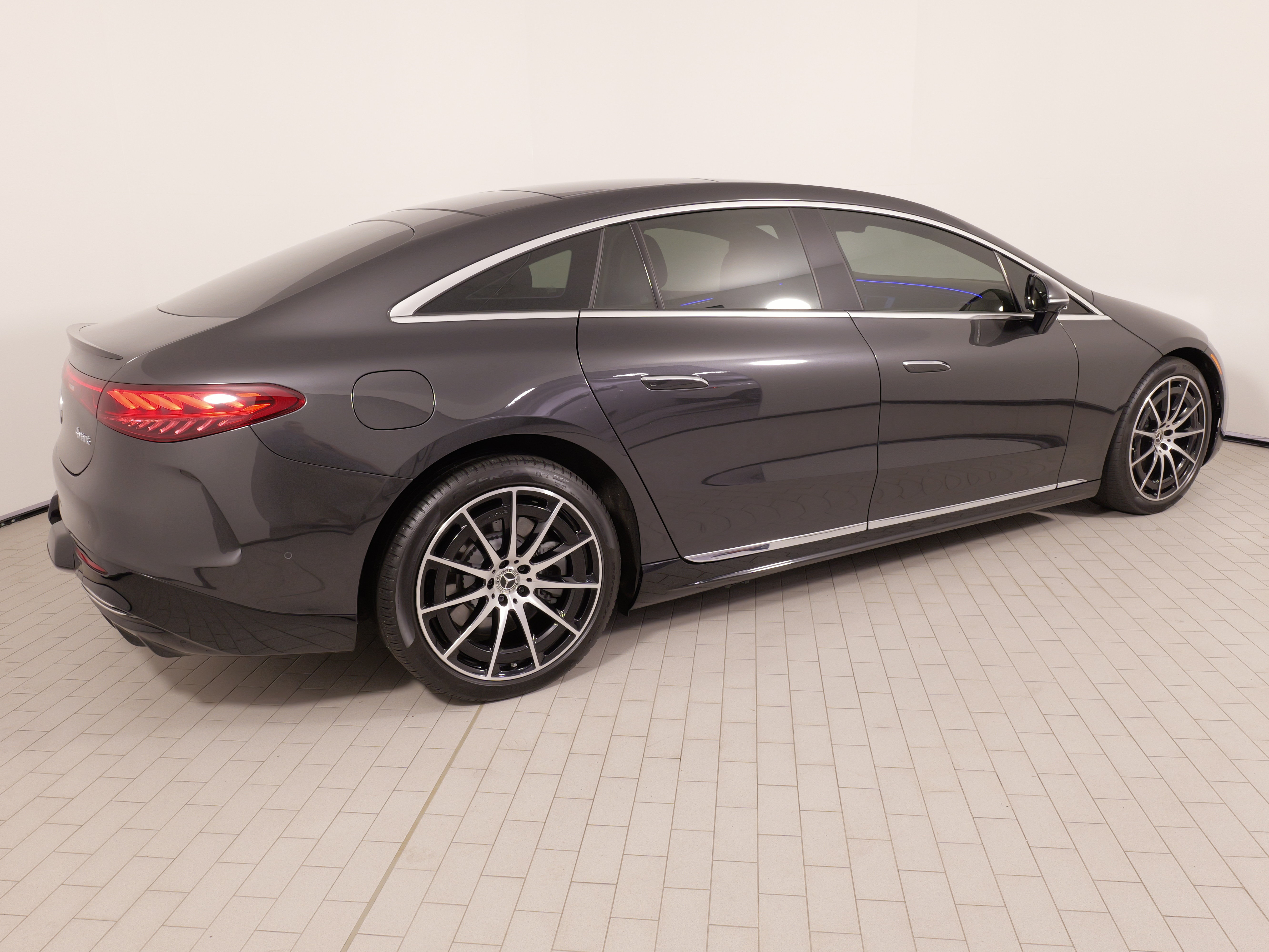 Used 2023 Mercedes-Benz EQS 580 4MATIC Sedan image 12