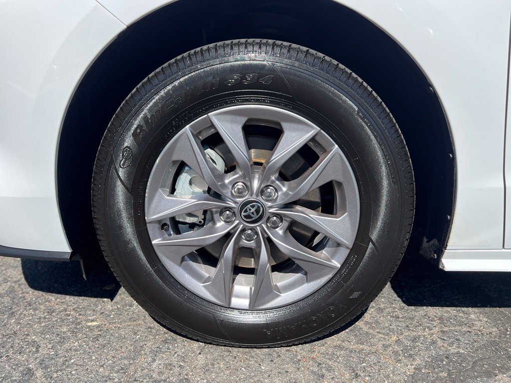 Certified 2026 Toyota Sienna LE AWD/4WD image 9