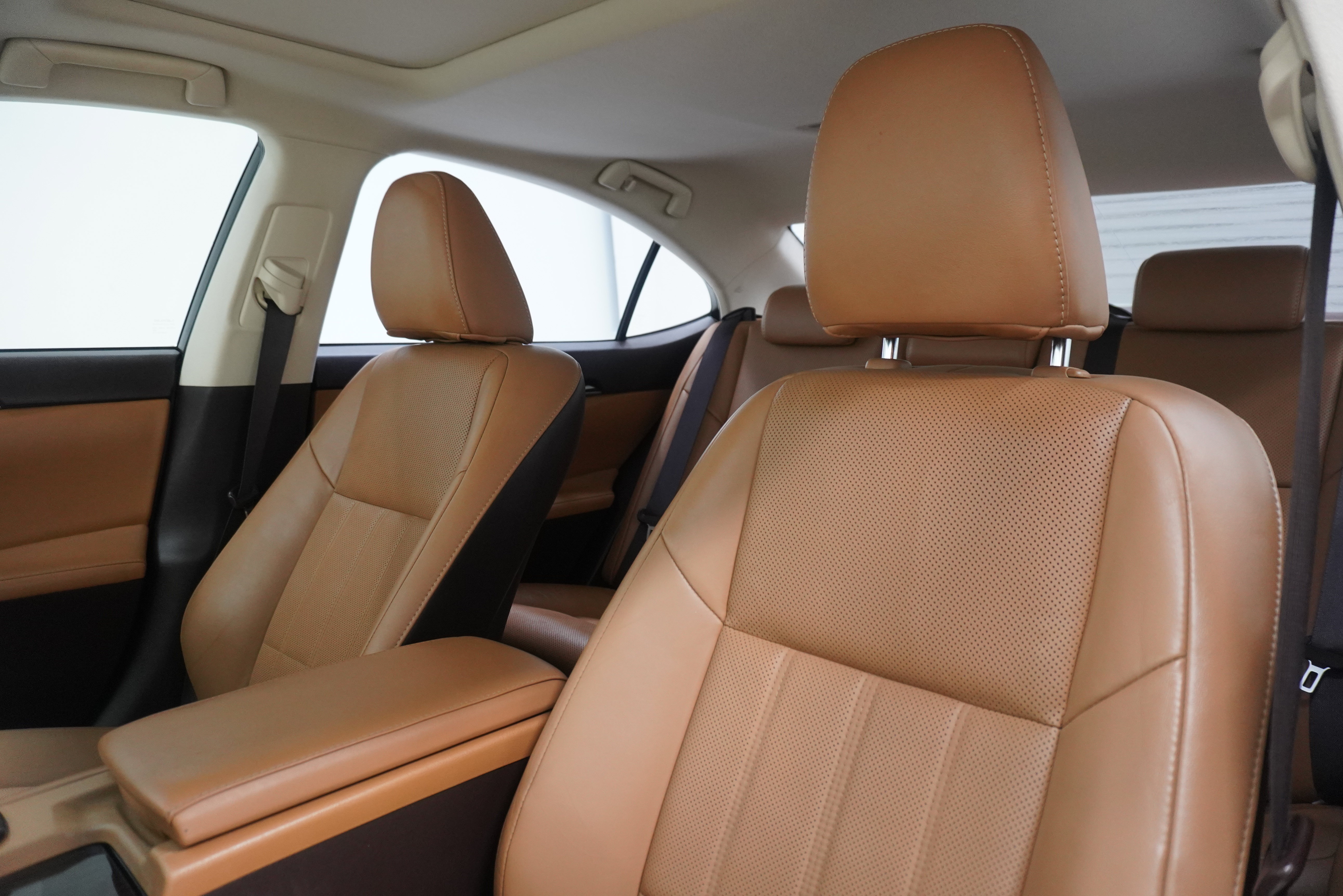 Used 2018 Lexus ES 350 w/ Luxury Package w/Wood Trim FWD image 11