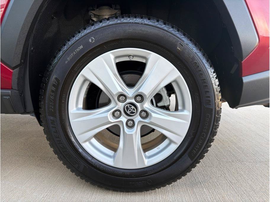 Used 2019 Toyota RAV4 XLE w/ Convenience Package AWD/4WD image 30