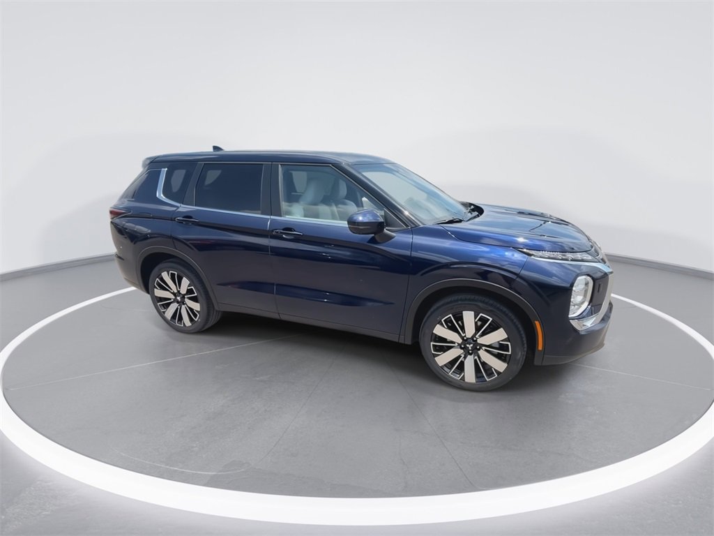 New 2025 Mitsubishi Outlander SE image 2