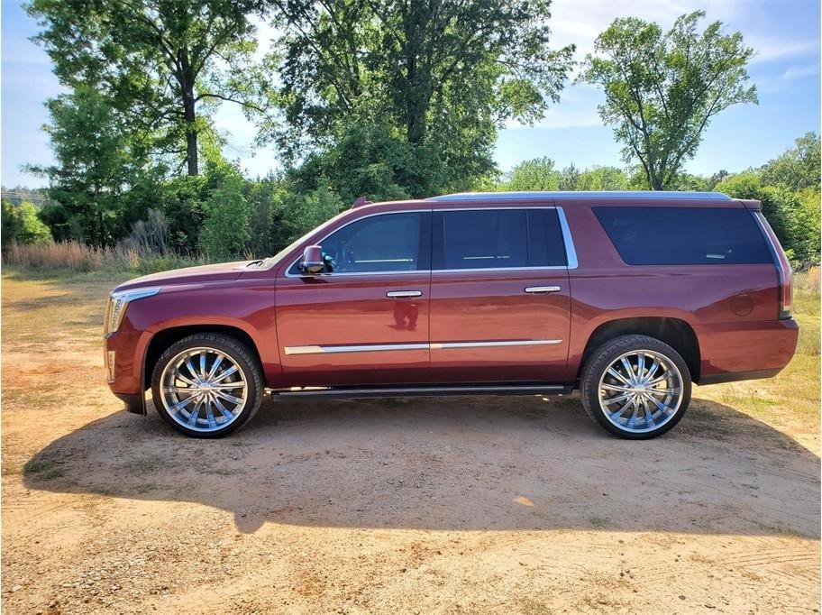 Used 2018 Cadillac Escalade ESV Platinum AWD/4WD image 3
