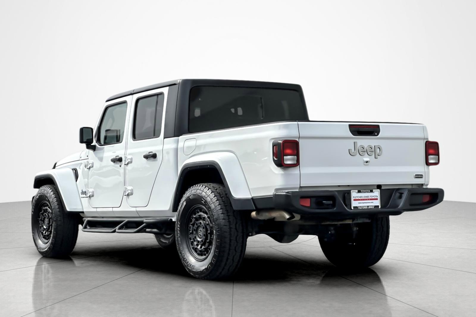 Used 2023 Jeep Gladiator Overland image 3