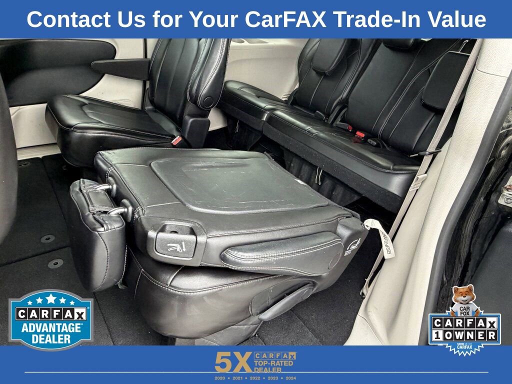 Used 2023 Chrysler Pacifica Touring-L image 31