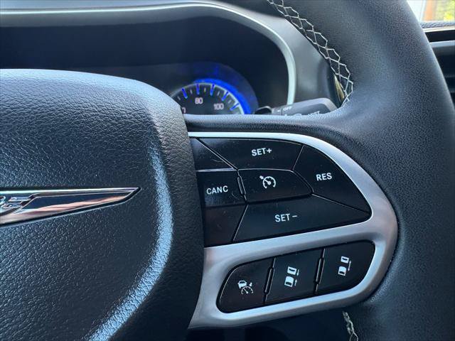 Certified 2025 Chrysler Pacifica Select FWD image 20