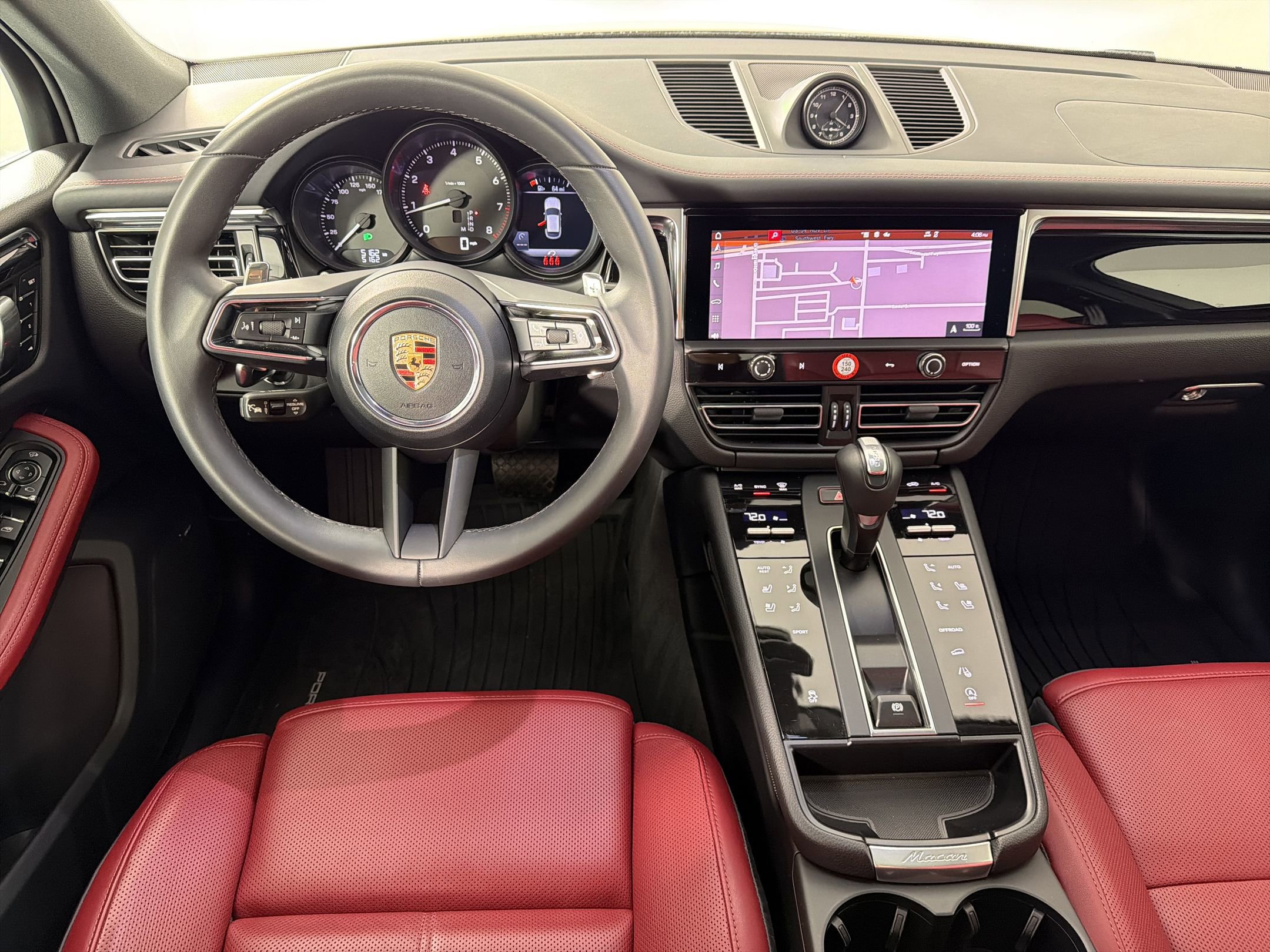 Certified 2025 Porsche Macan image 27