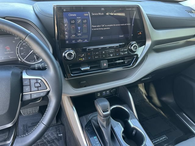 Used 2022 Toyota Highlander Limited AWD/4WD image 17