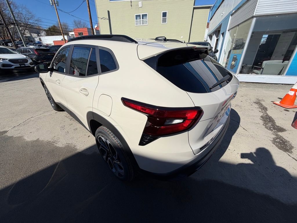 New 2026 Chevrolet Trax RS image 3