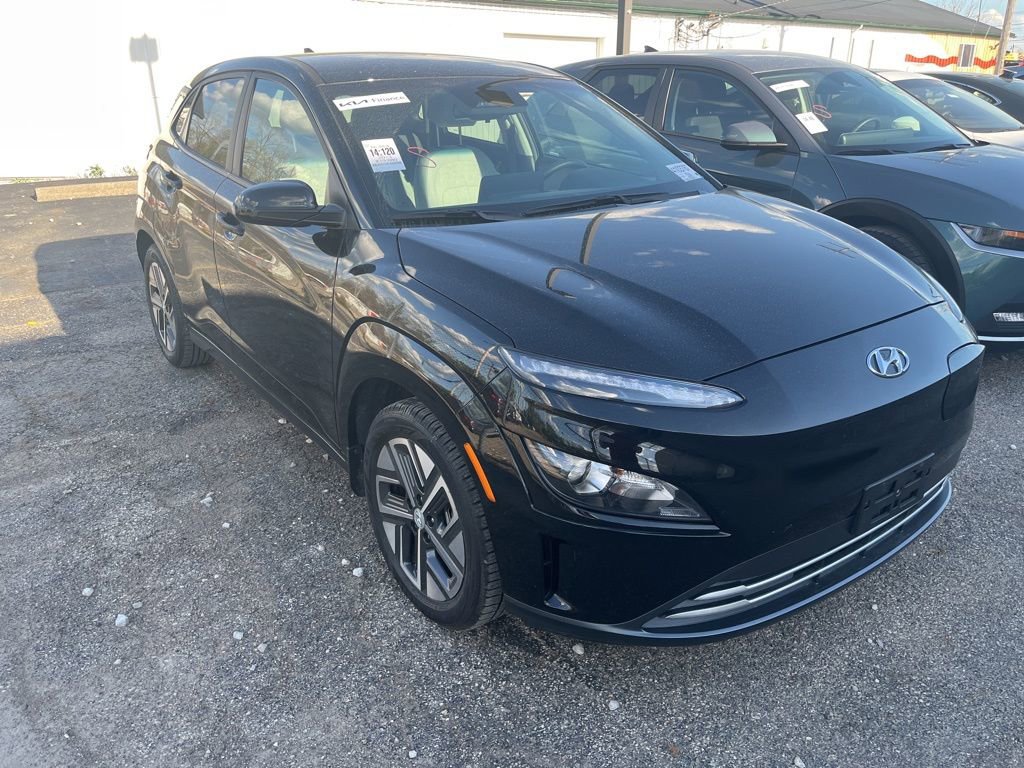 Used 2023 Hyundai Kona SE image 2