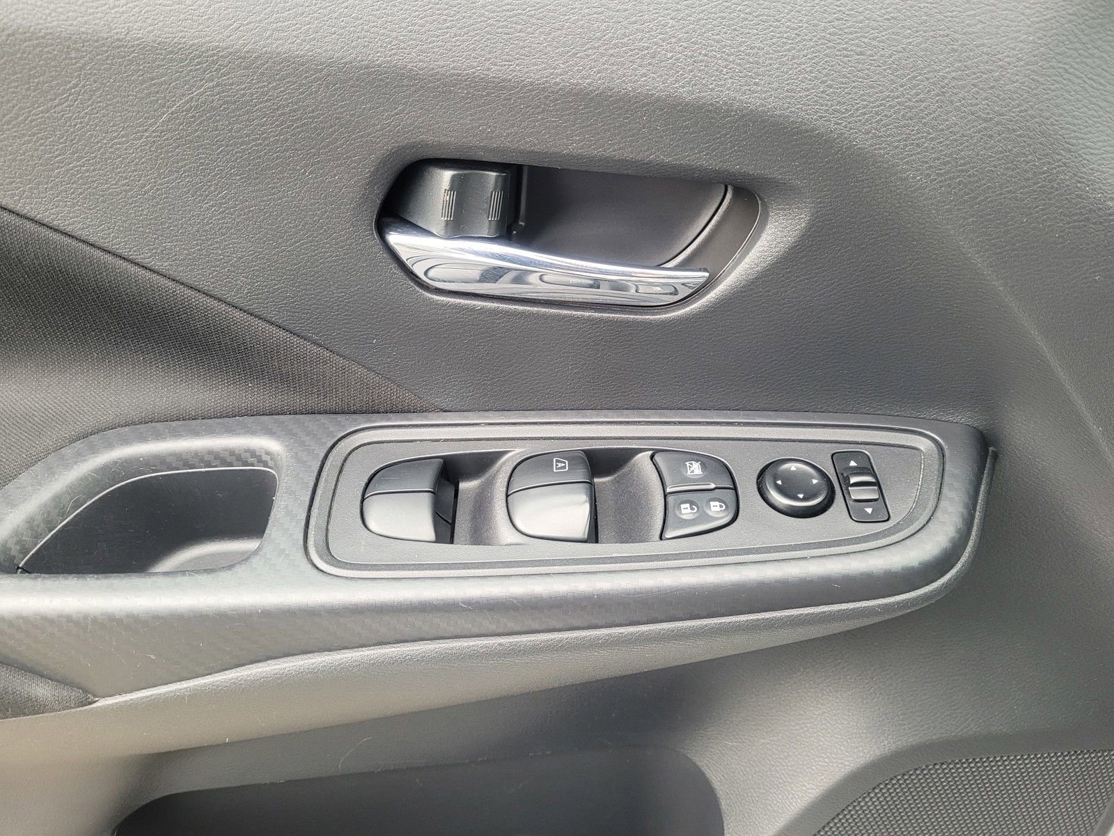 Used 2021 Nissan Versa SV FWD image 23
