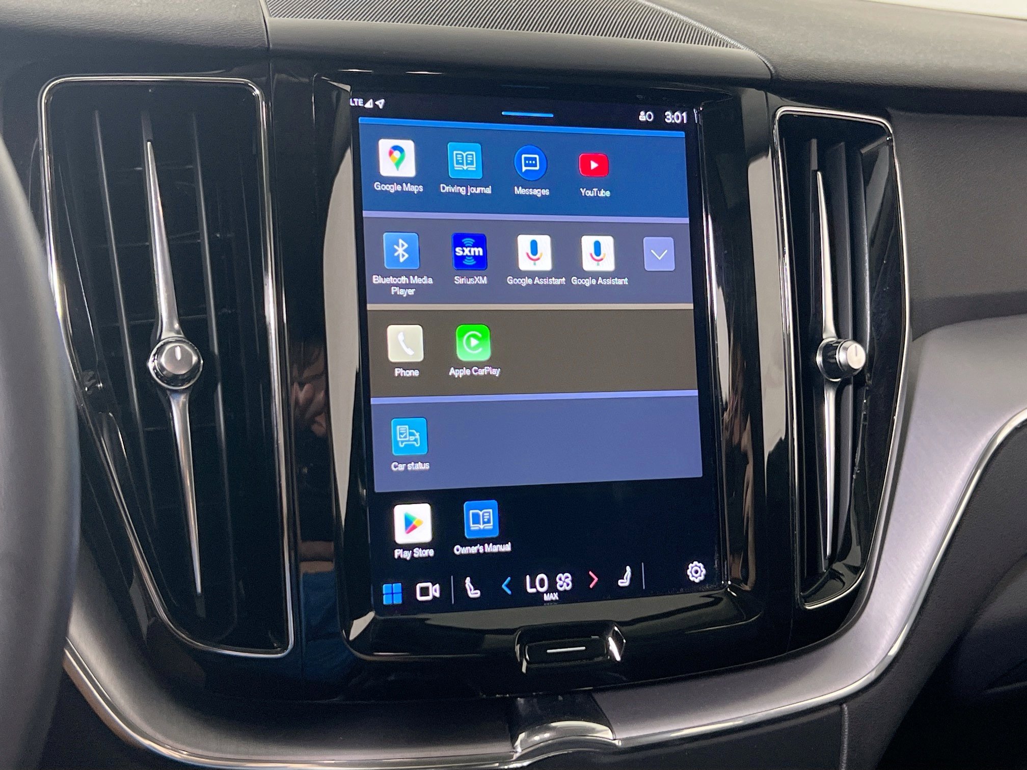 Used 2022 Volvo XC60 B5 Momentum image 15