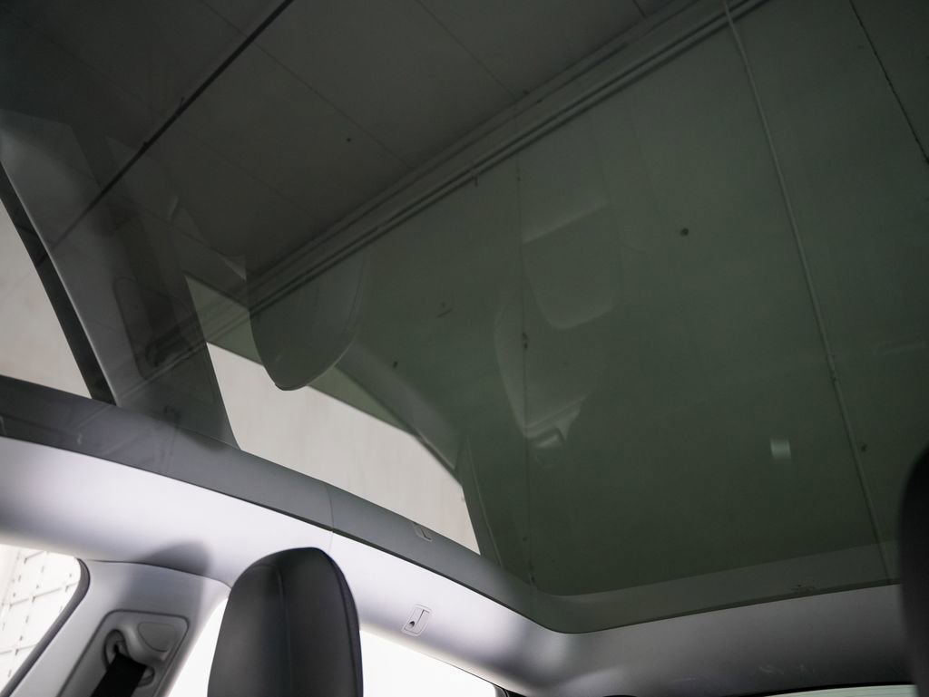 Used 2020 Tesla Model Y Long Range image 25