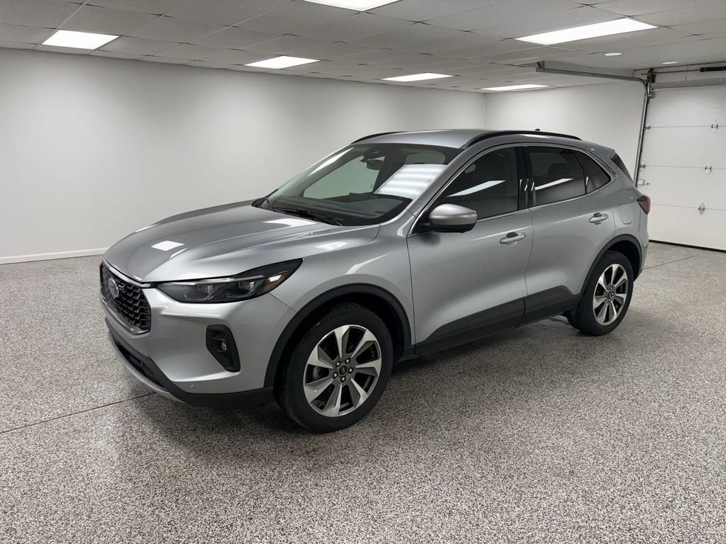 Used 2024 Ford Escape Platinum image 4