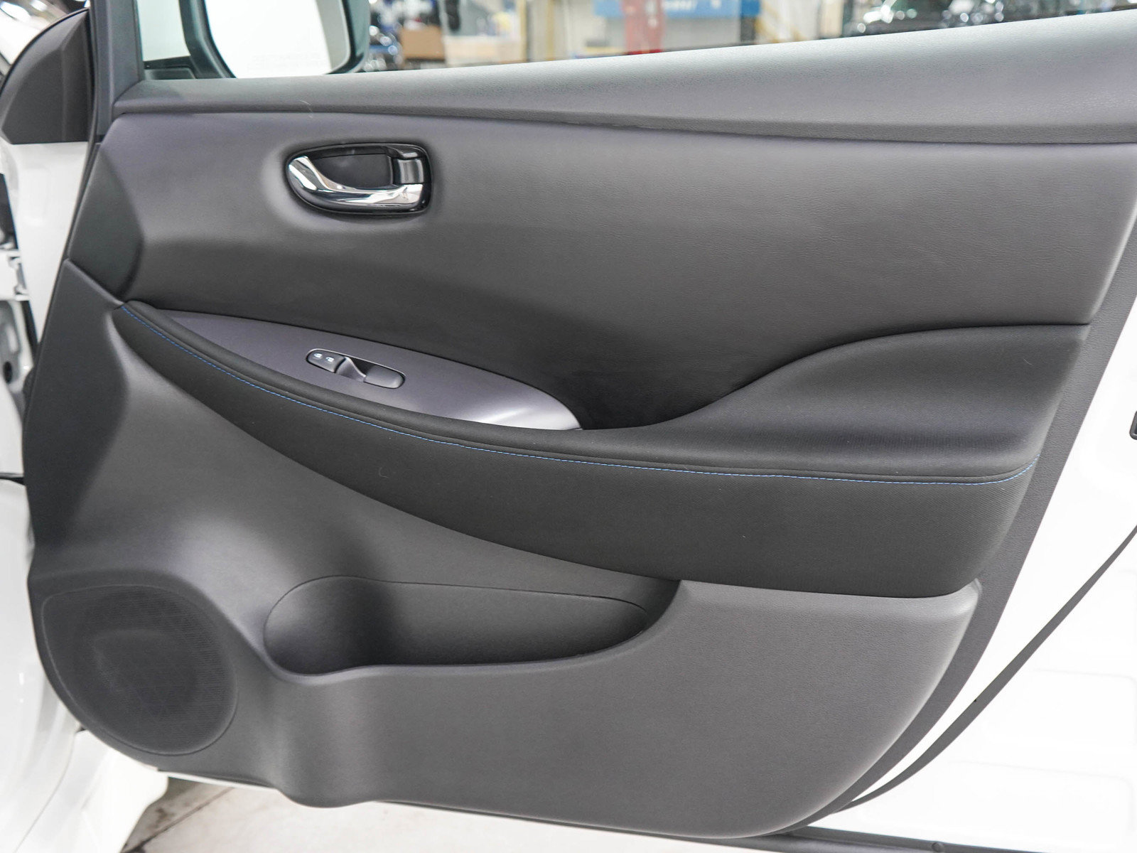 Used 2025 Nissan Leaf S FWD image 9