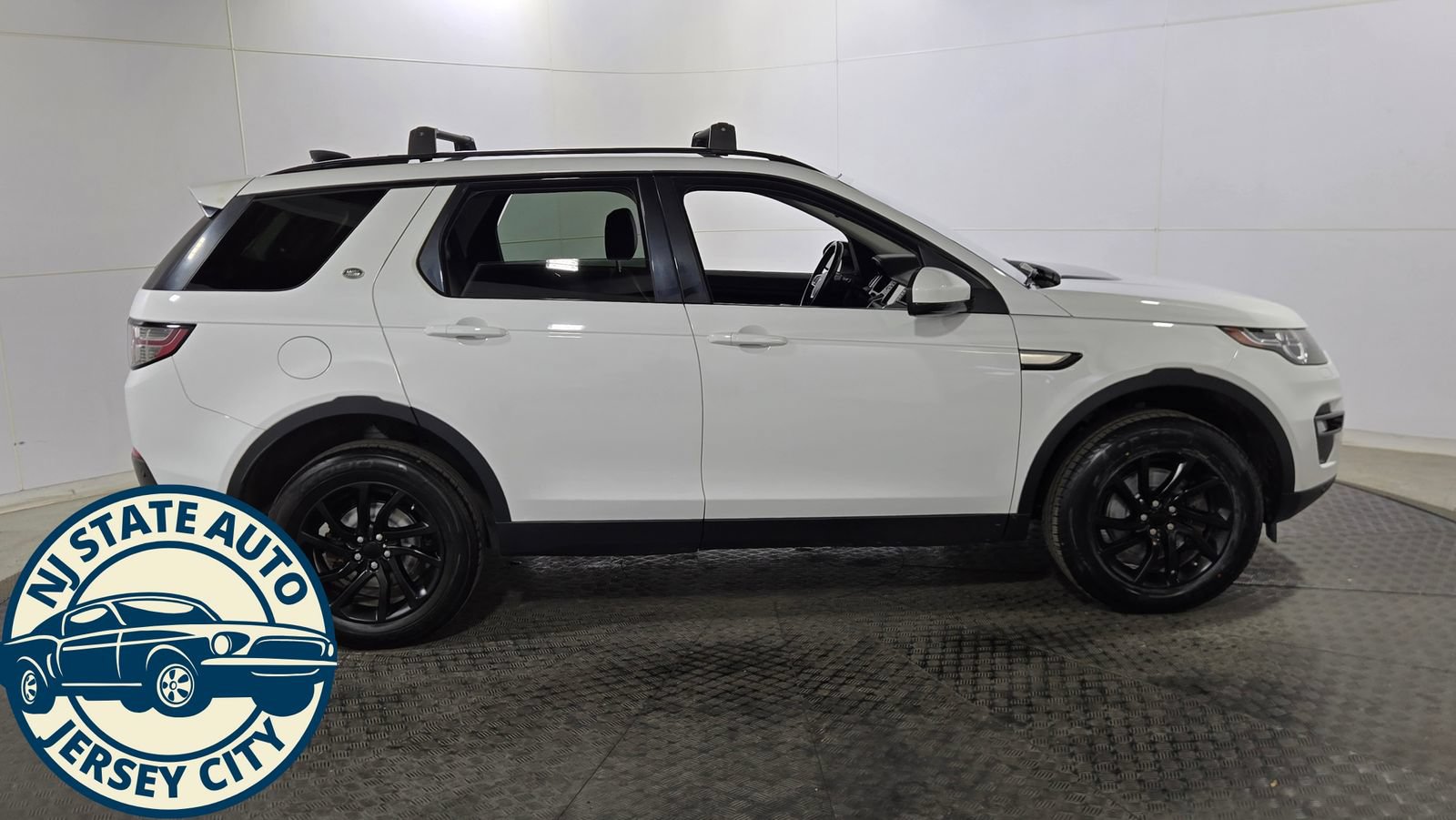 Used 2019 Land Rover Discovery Sport HSE AWD/4WD image 8