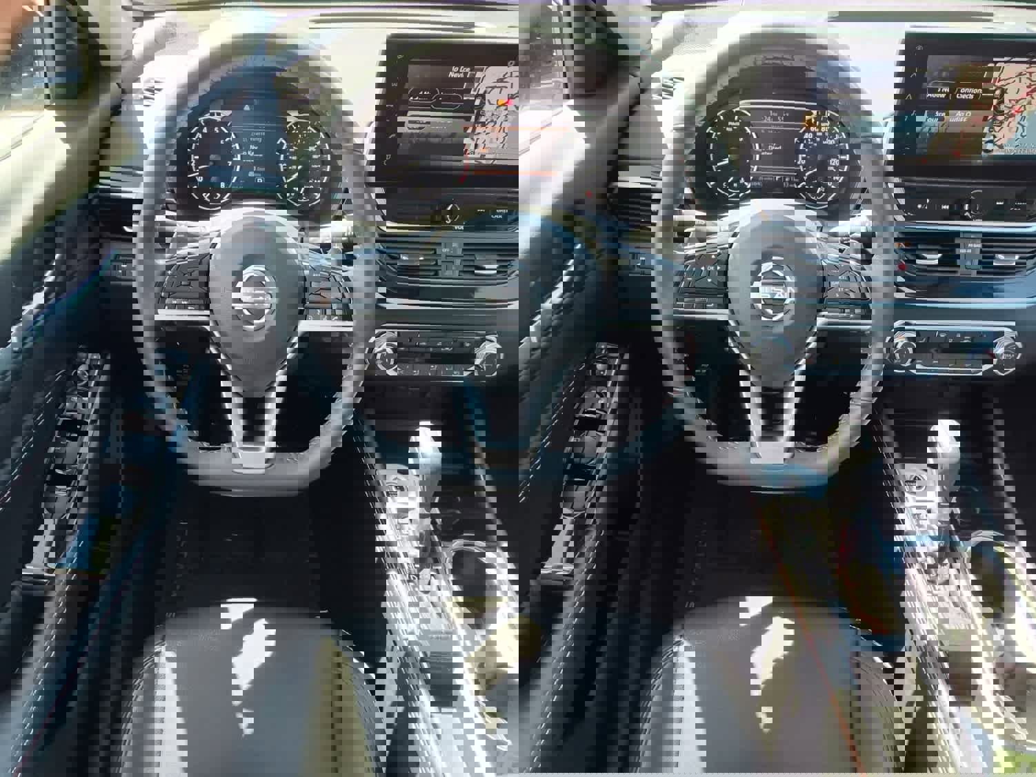 Used 2023 Nissan Altima 2.5 SR w/ SR Premium Package image 8