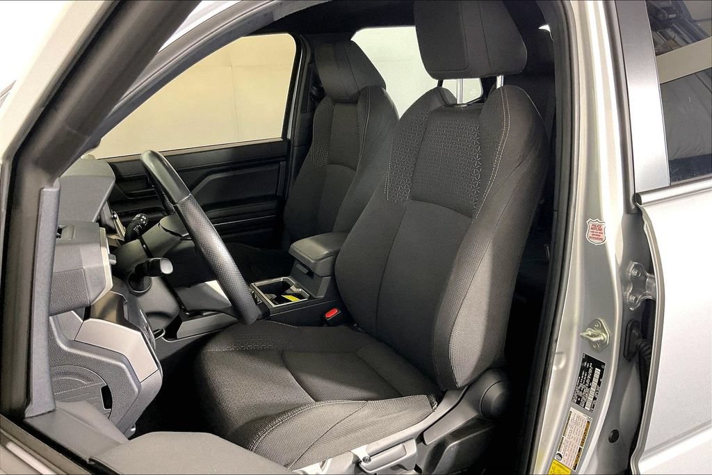 Used 2025 Toyota 4Runner SR5 AWD/4WD image 31
