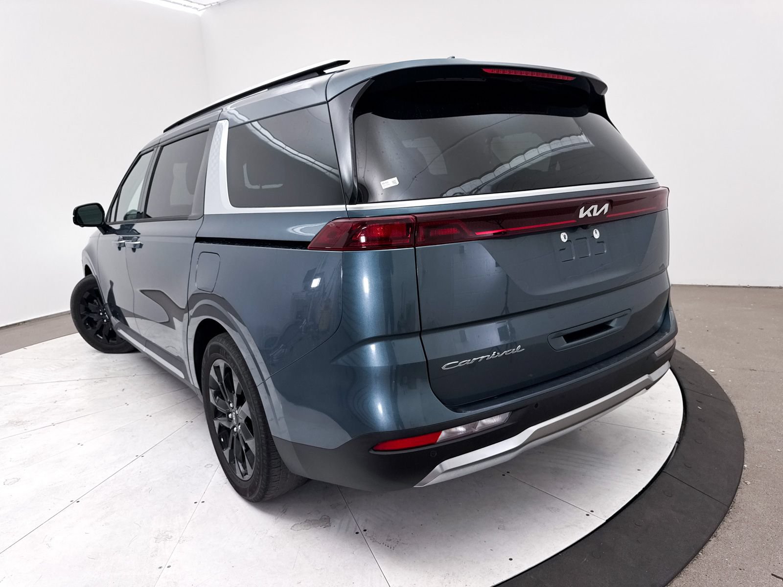 Used 2022 Kia Carnival SX FWD image 7