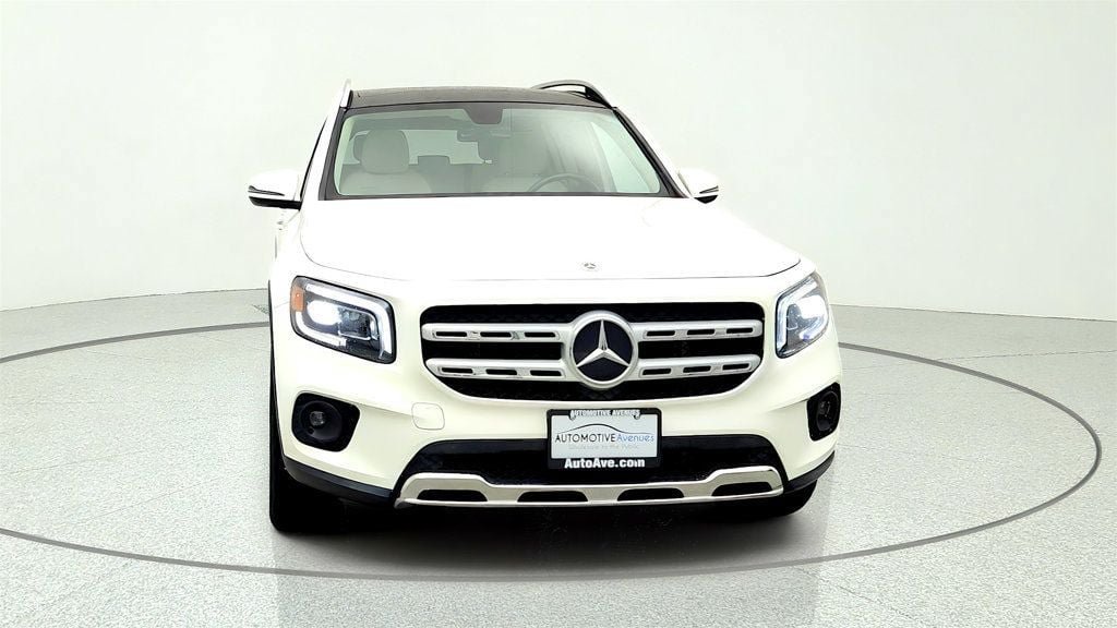 Used 2023 Mercedes-Benz GLB 250 4MATIC w/ Premium Package image 2
