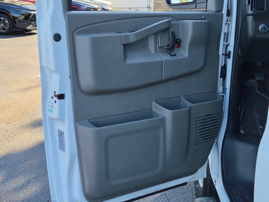 Used 2025 GMC Savana 3500 LT w/ LT Preferred Equipment Group RWD image 11