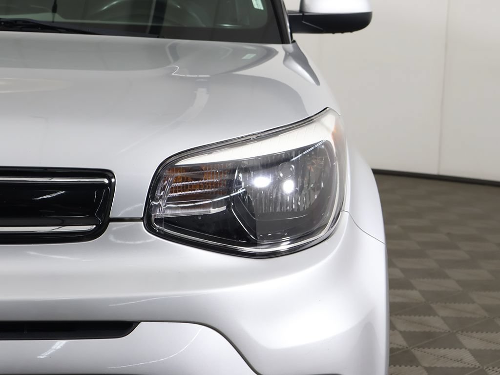Used 2017 Kia Soul + FWD image 11