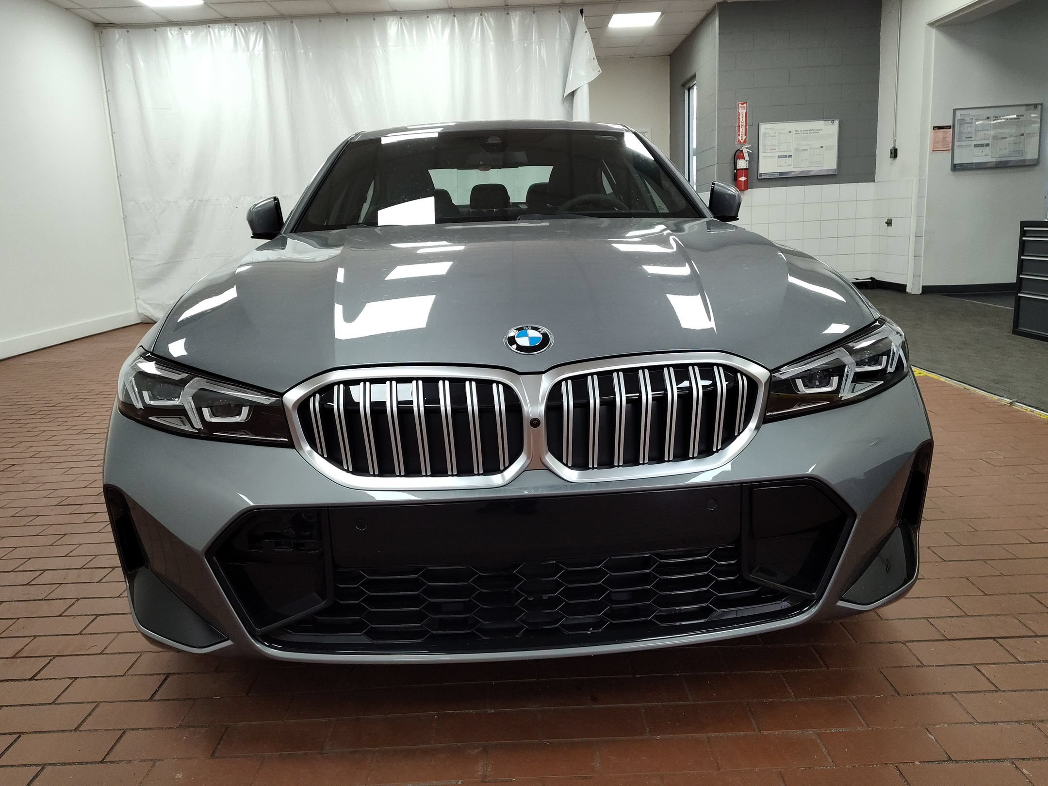 Used 2026 BMW 330i Sedan w/ M Sport Package RWD image 5