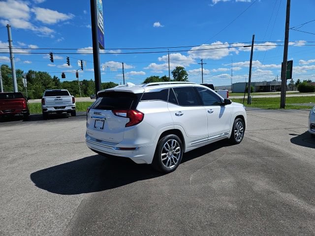 Used 2024 GMC Terrain Denali w/ Denali Premium Package AWD/4WD image 6