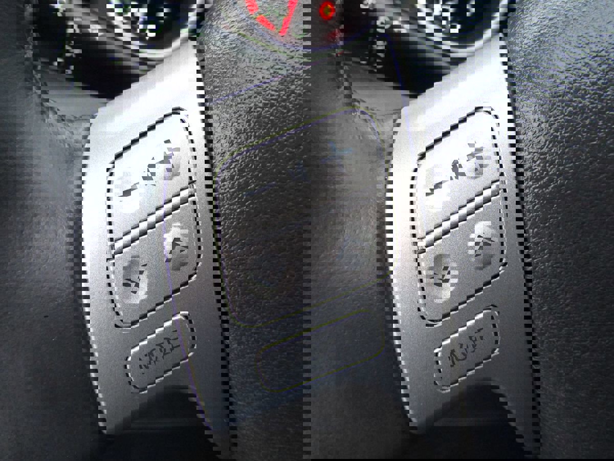 Used 2009 Pontiac Vibe w/ Sun And Sound Package image 8